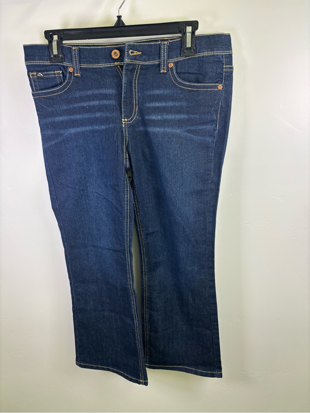 JORDACHE BLUE JEANS  SIZE  14 1/2 PLUS
DARK BLUE  * DISTRESSED DENIM JEANS